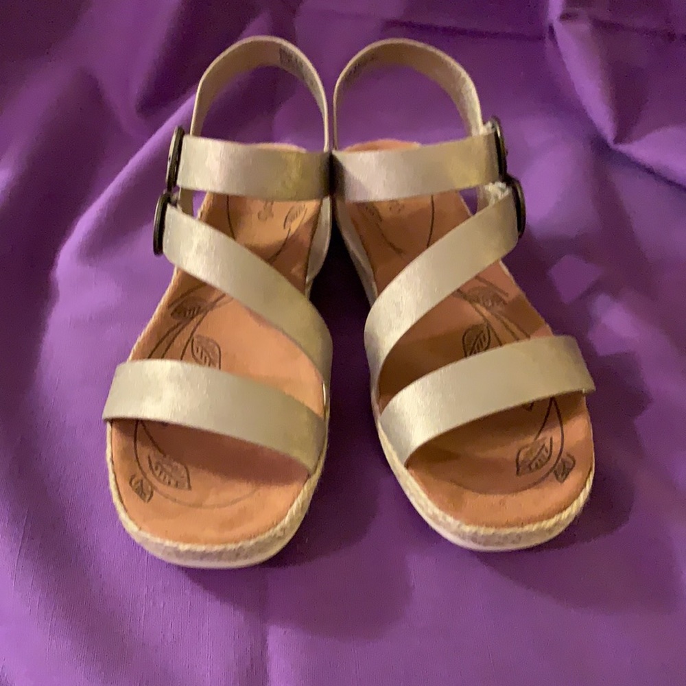 Baretraps Size 9